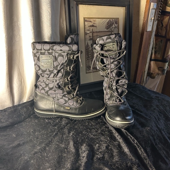 Coach ‘Shaine’ women’s winter boots size 8 1/2 - Picture 2 of 8